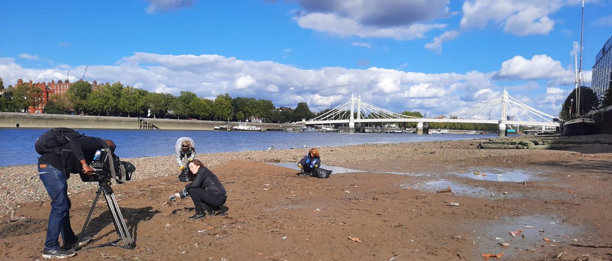 Thames21's tweet photo. Today we have been interviewed by @BBCLondon about how our volunteers found 27,000 wetwipes at Battersea last week. Catch our project officer AJ and volunteers on the 6.30pm bulletin. https://t.co/WzRr9giUYB