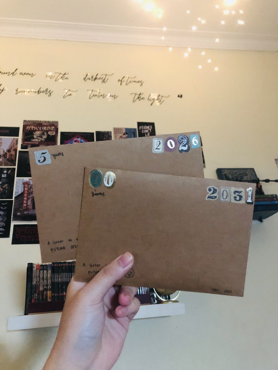 fuzzybluehaze's tweet photo. Habis bikin surat untuk 5 tahun dan 10 tahun yang akan datang. I even write a long ass letter about principles &amp; beliefs to 32 years old me 💀 https://t.co/7b31wSXfVZ