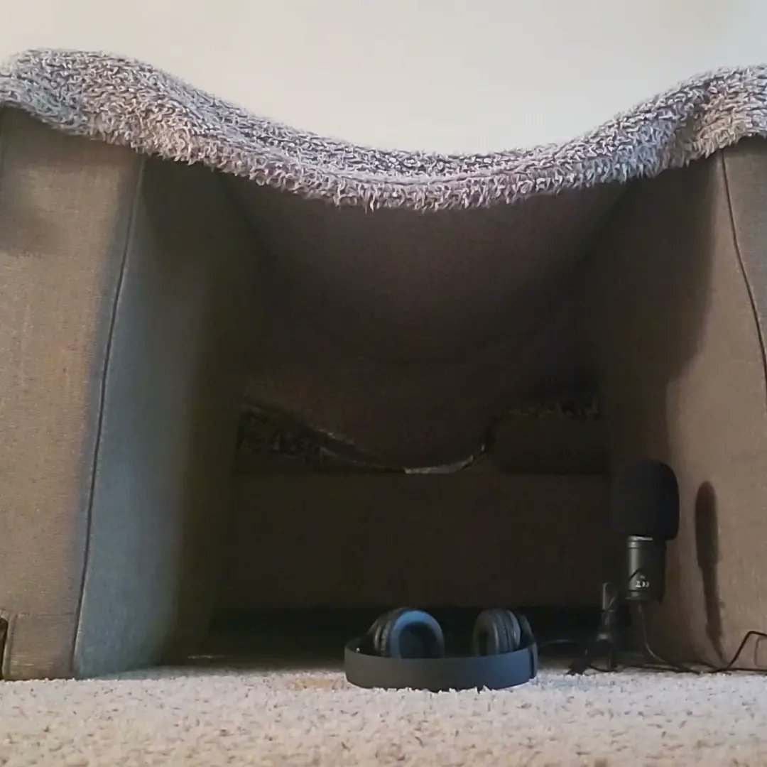 FunfettiWarrior's tweet photo. While I wait for my new panels, welcome to my recording booth! 

#voiceover #voiceactor #voiceacting #voiceactingproblems #voiceactingpractice #voiceactress https://t.co/HbqW4UYXn4
