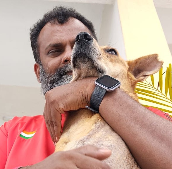 writetake's tweet photo. #TarmakRescue Day-15
Met Champ #Tarmak today after a week. His stitches were removed yesterday &amp; he had hydrotherapy session today. Docs at @cessnalifeline are doing a fab job. We did a shoot today with an adoption appeal to Bangaloreans. Hosp expenses 1 L+, paid 55 K so far. 🙏 https://t.co/F583p1sgkb