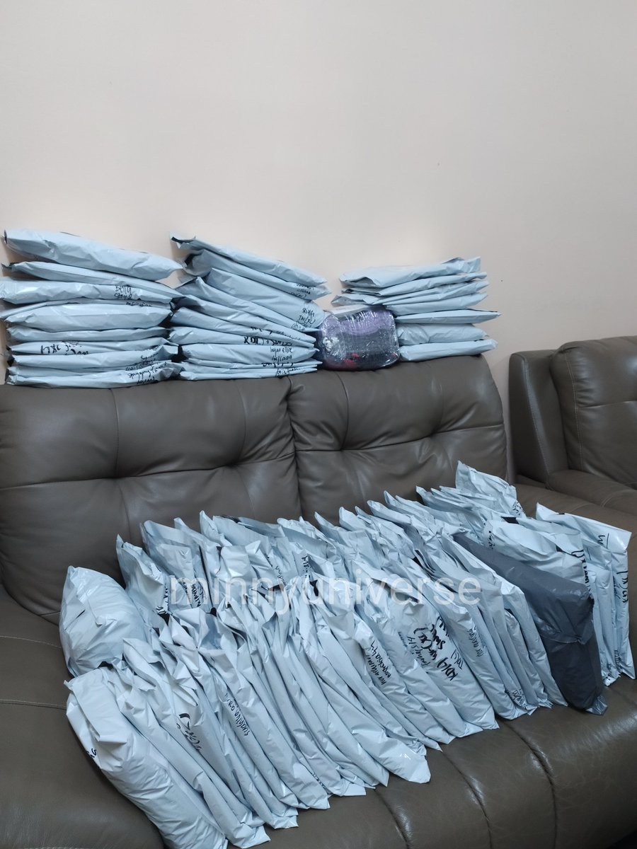 minnyuniverse's tweet photo. #minnyupdate

all parcels ready to be pick up tomorrow!! approximately ~90 parcels to wm &amp; em 🥺

tracking number on masterlist by tomorrow night^^ https://t.co/ncKUl5e0yS