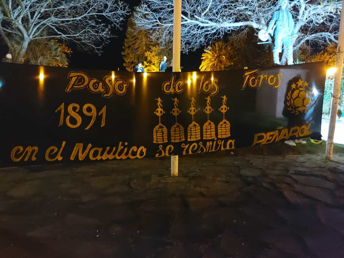 Paso_CAP's tweet photo. Paso de los Toros festejo los #130AñosDeGloria del #Decano  #peñarol https://t.co/Xcbn4GjuD6