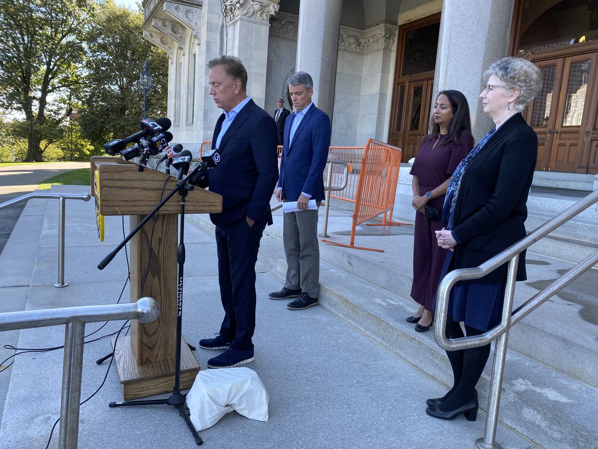 KenDixonCT's tweet photo. Lamont: 70 percent of state employees have responded to the status questionnaire. It will take a few more days to finalize #ctpolitics #coronavirus https://t.co/Pxvw4jNPLA