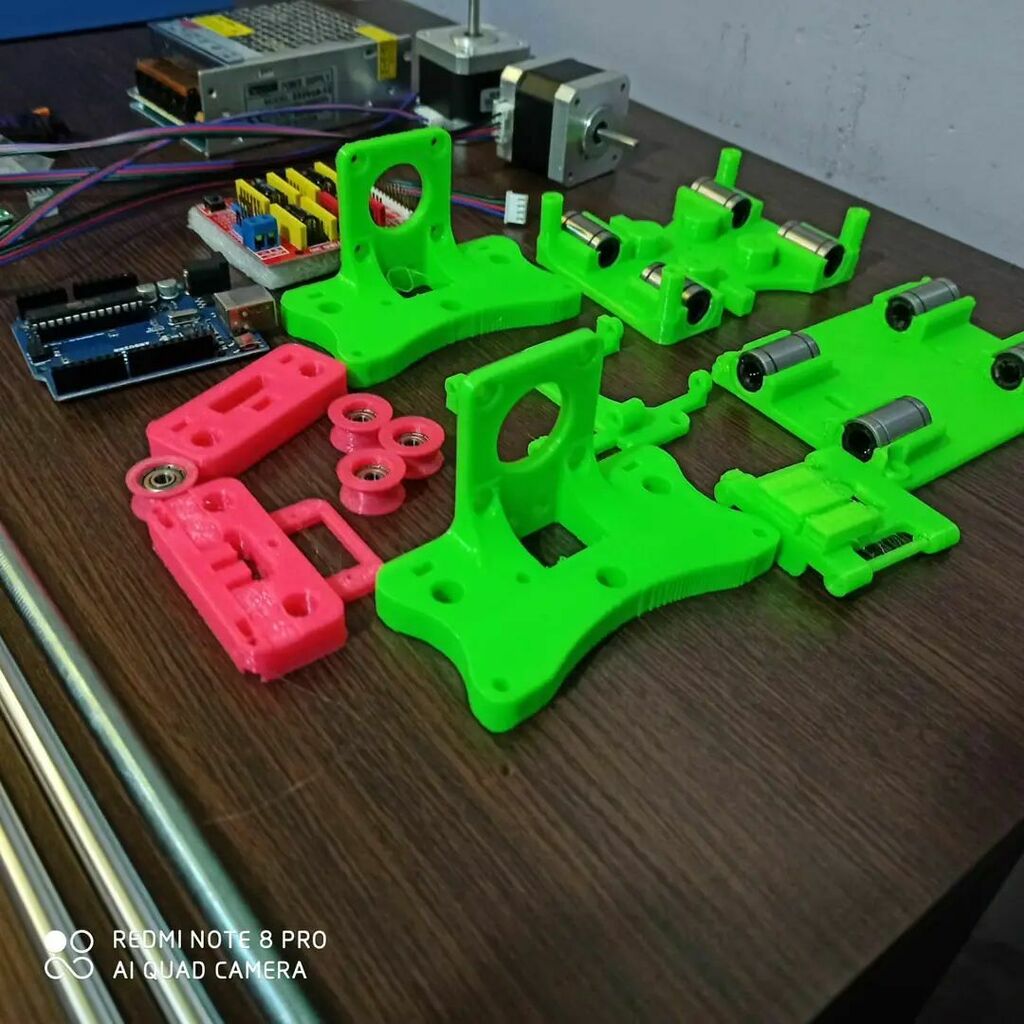 MakerMayita's tweet photo. Lista para armar el robot dibujador...😁😁😁

#SerMakerEsGenial https://t.co/OJ2MStppYL