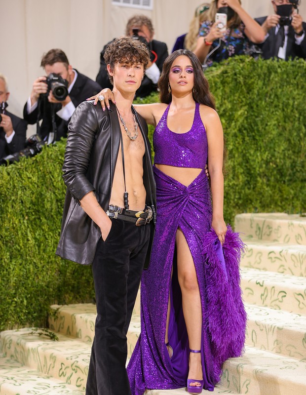metgalarp2021's tweet photo. #MetGame casa, usa ou mata looks do met gala 2021 casal ver.
Justin Bieber e Hailey Baldwin, Camila Cabello e Shawn Mendes, Rihanna e A$AP Rocky. https://t.co/L8FdgPlI0A