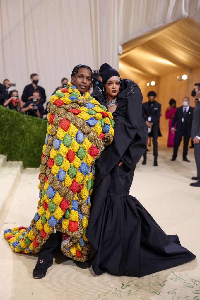 metgalarp2021's tweet photo. #MetGame casa, usa ou mata looks do met gala 2021 casal ver.
Justin Bieber e Hailey Baldwin, Camila Cabello e Shawn Mendes, Rihanna e A$AP Rocky. https://t.co/L8FdgPlI0A