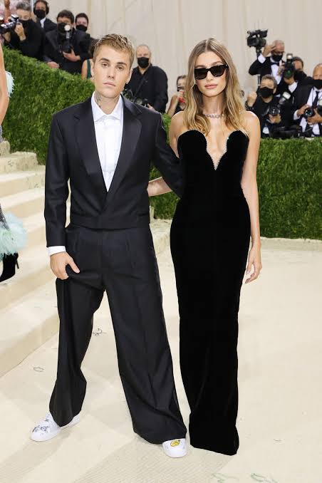 metgalarp2021's tweet photo. #MetGame casa, usa ou mata looks do met gala 2021 casal ver.
Justin Bieber e Hailey Baldwin, Camila Cabello e Shawn Mendes, Rihanna e A$AP Rocky. https://t.co/L8FdgPlI0A