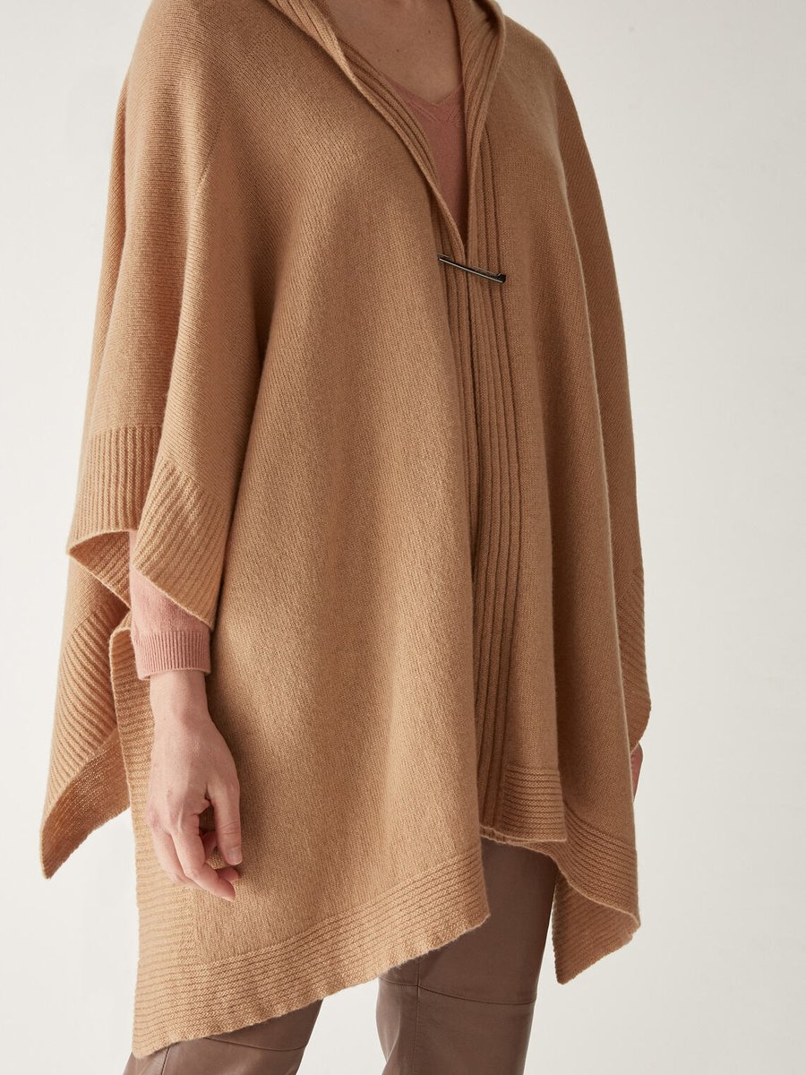 BeigePlus's tweet photo. Autumn is officially here - time to refresh your knitwear and nowhere better to start than with this stunning wool blend cape by Piazza Della Scala 🍂 #knitwear #luxury #woolblend #autumnfashion #plussize #luxuryretailer
https://t.co/lUmncOsRQW... https://t.co/cBWfypt0tH
