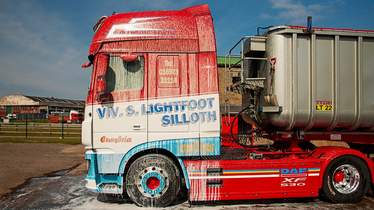 northtrucktales's tweet photo. It's a Truck Wash Wednesday. @DAFTrucksUK @FruehaufTrailer @bulkandtipper #Trucklife #Cumbria #Silloth #DAFXF #bulktipper #Fruehauf #truckwash #truckwashwednesday https://t.co/dXV63QXFLE