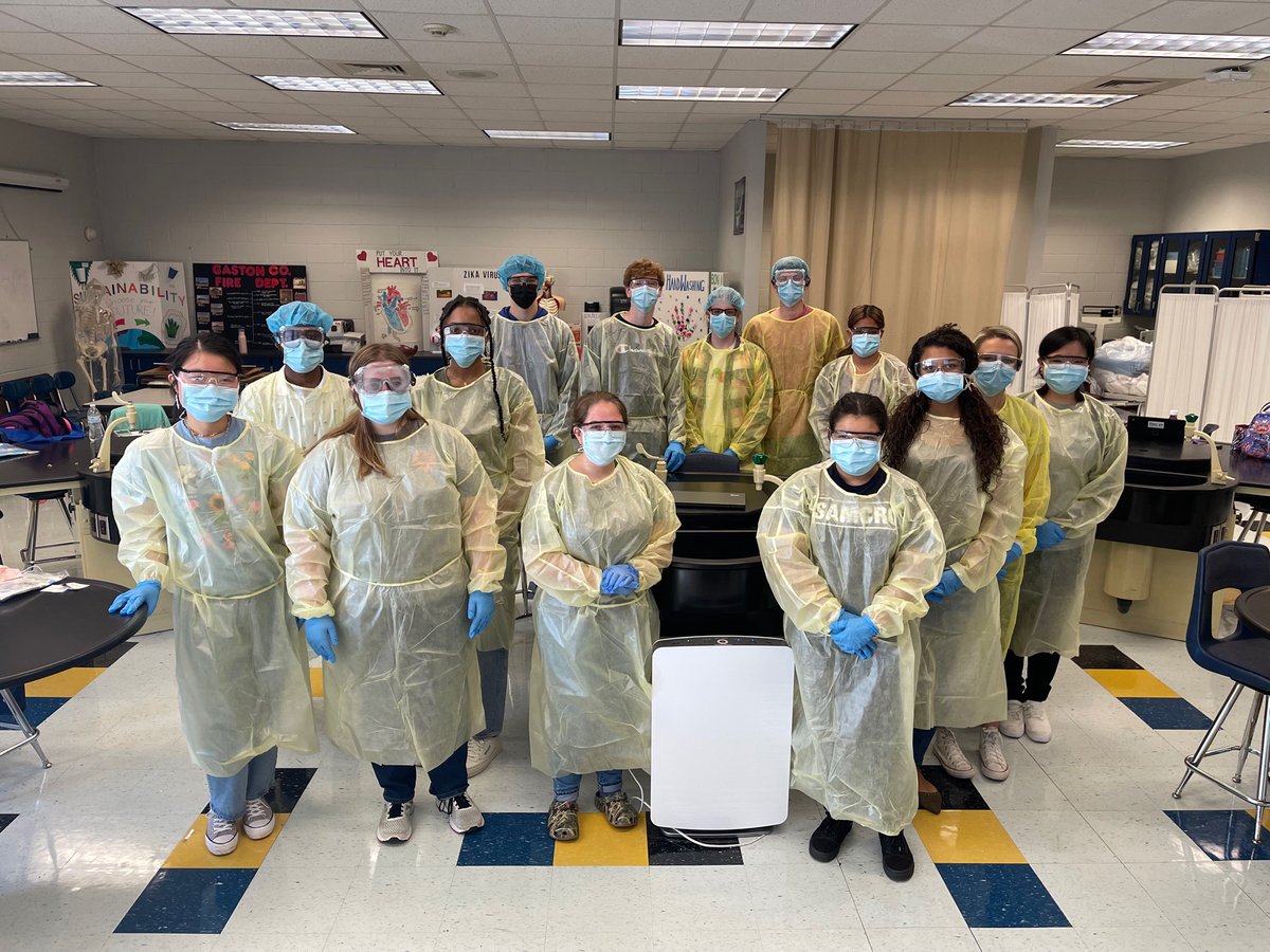 HSTHealthSci's tweet photo. Infection Control 
Practicing Don PPE and Doff PPE 
Health Science II 
Mrs. Bolick - Instructor 
@GCSCTE @CTEforNC @HighlandGaston https://t.co/MFpGwmqjWC