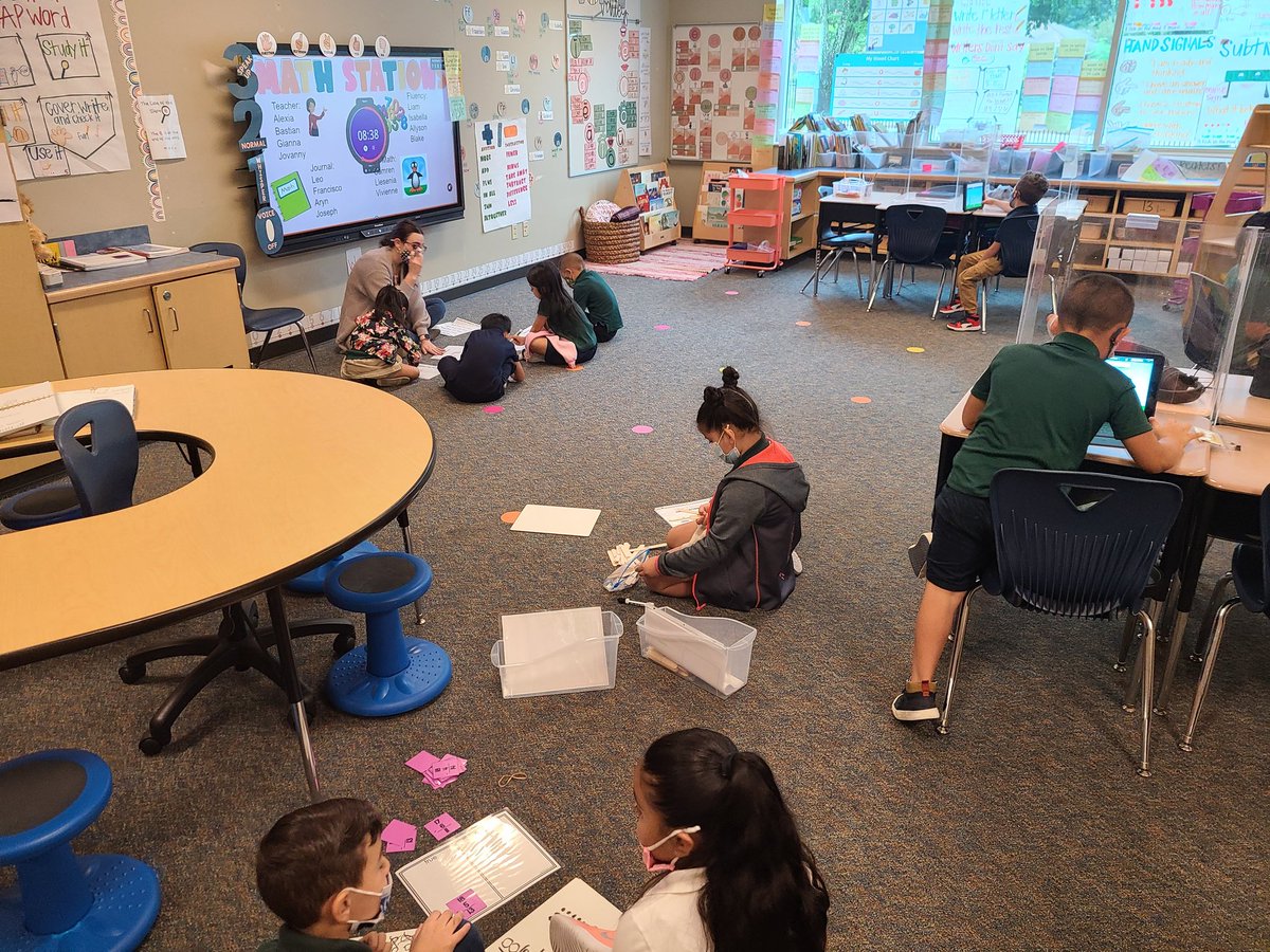 Lblouin9's tweet photo. Great things are happening in math small groups in first grade! #HandsOnLearning @RidgecrestSBISD https://t.co/gxxsby5aQj