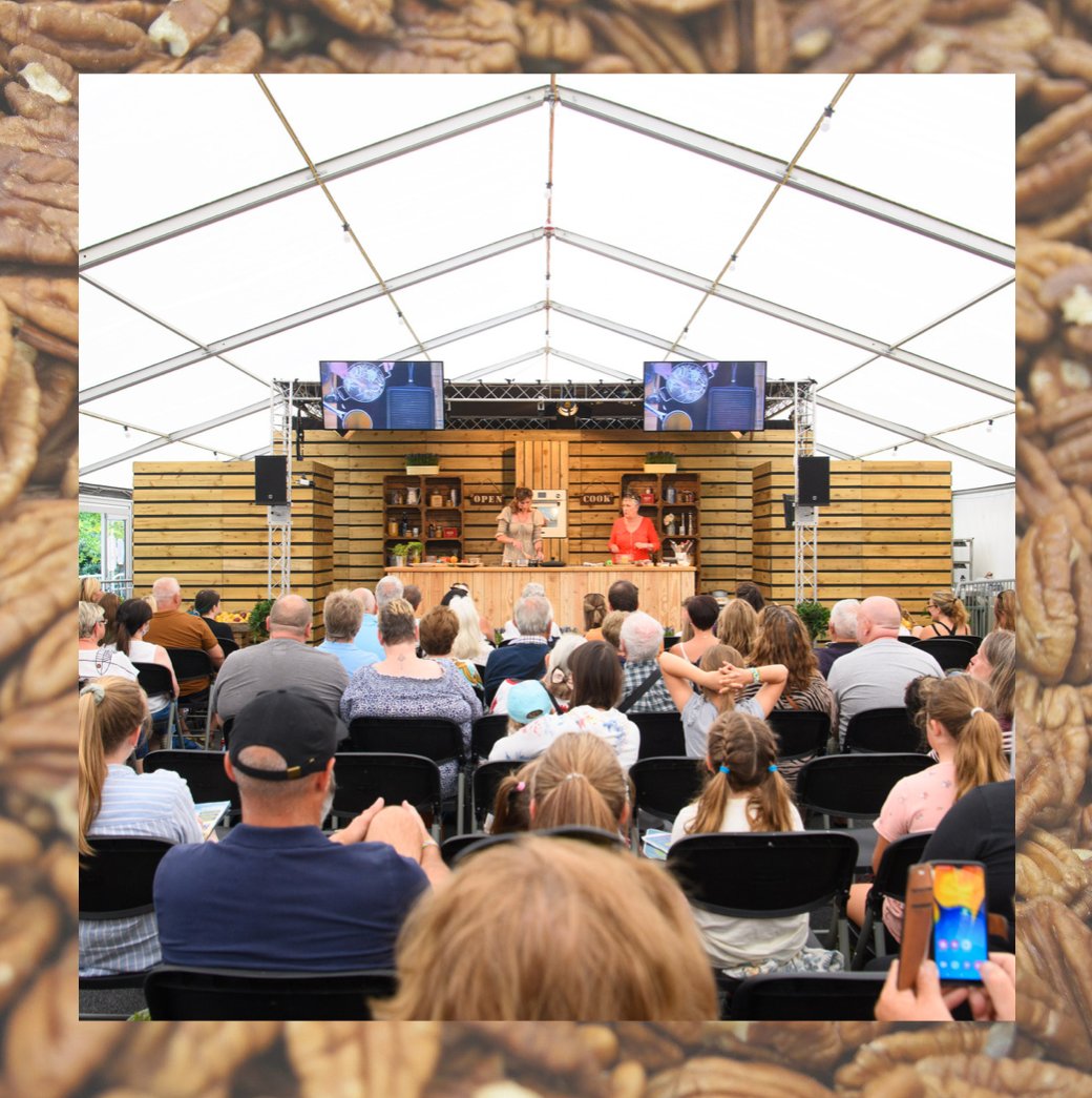 6️⃣ WEEKS SINCE THE FESTIVAL 😳💚
-
We had the BEST time during the festival weekend. Whether it was The Barn, The Main Stage or the Kitchen (pictured below), the festival had so many different areas to enjoy! 🌈
-
If you want to do it all over again CLICK: 5onthefarm.com/season2/