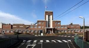 AmysFoundation's tweet photo. We’re always impressed by the engagement of pupils @pinnerhighsc Great for our Resilience Programme team to be back face-to-face with 6th formers today discussing #stigma, #mentalhealth and #addiction and how to develop positive coping strategies. https://t.co/EJPpj2fmEP
