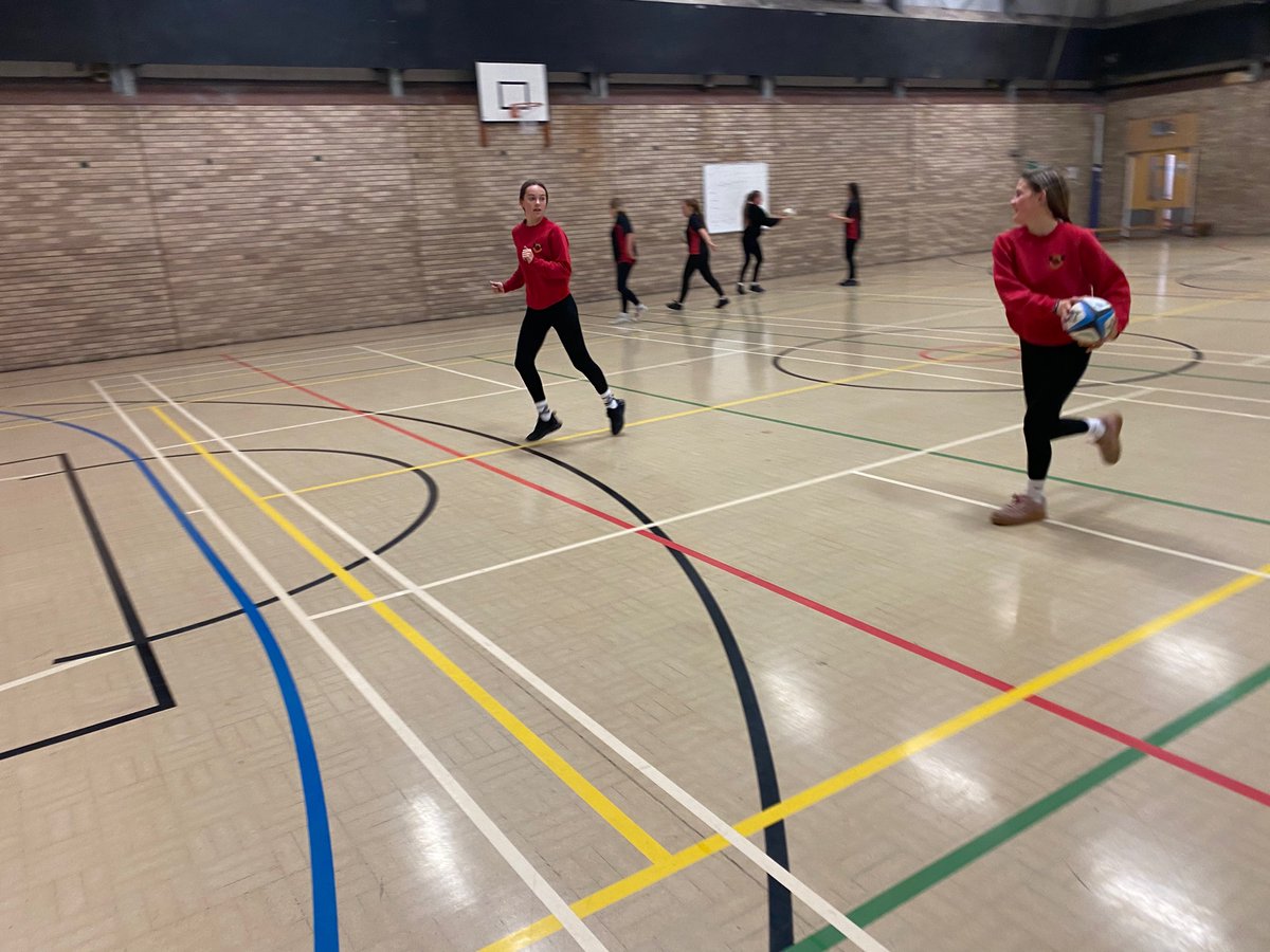 Excellent session after school with our older girls! 💪🏉
<a href="/CleoHardyWRU/">Cleo Hardy</a> <a href="/LiamScott85/">Liam Scott</a> @JoeDaviesWRU <a href="/WestSwanseahawk/">West Swansea Hawks RFC</a>