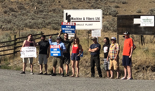 iamunioncanada's tweet photo. Les briseurs de grèves à l'usine d'Ashcroft peuvent constituer un danger pour la santé et la sécurité, selon le représentant de l'AIM
Lock-out de 73 jours, les membres de la section locale 692 de l’AIM demeurent forts

24 septembre 2021
Pour

https://t.co/G1UaHPiBv7 https://t.co/hdSNdtd828