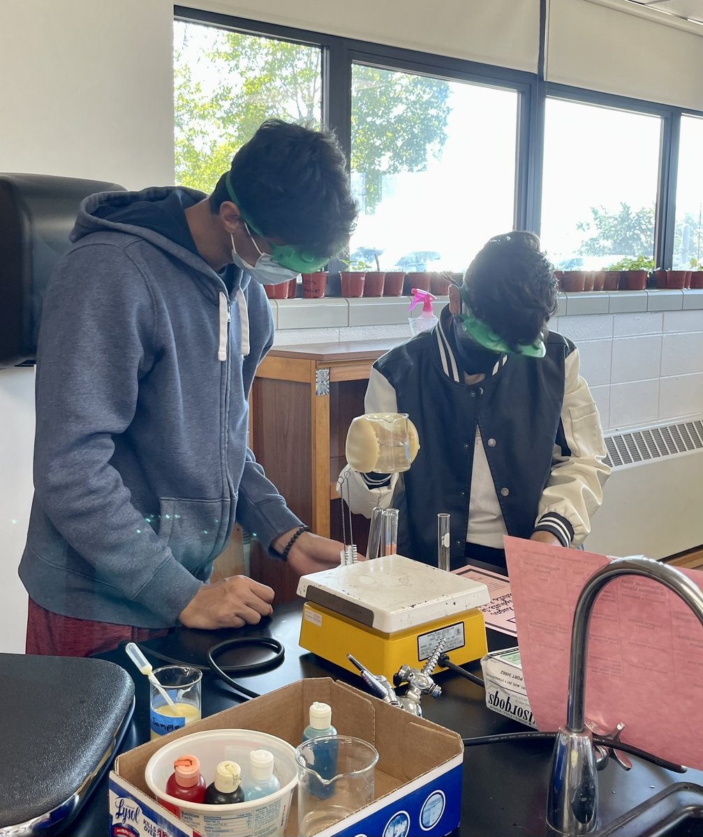 AzizNedah's tweet photo. EL Biology working hard on solving their Murder and A Meal Lab today. 🥼🧪 #WeLearn #WeGrow #WeInspire @mroz_ewa @CS_MrGonzalez @CSEngMusEL @COvando_D230 https://t.co/q9lmWEBGi1