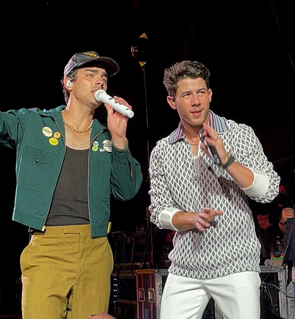 NickJJournal's tweet photo. #JonasBrothers
Nick & Joe on stage last night at #RememberThisTour
#RememberThisTourSPAC in Saratoga! #Joick
(📸via @sarahndipity_95🙏) https://t.co/uWY9JswURi