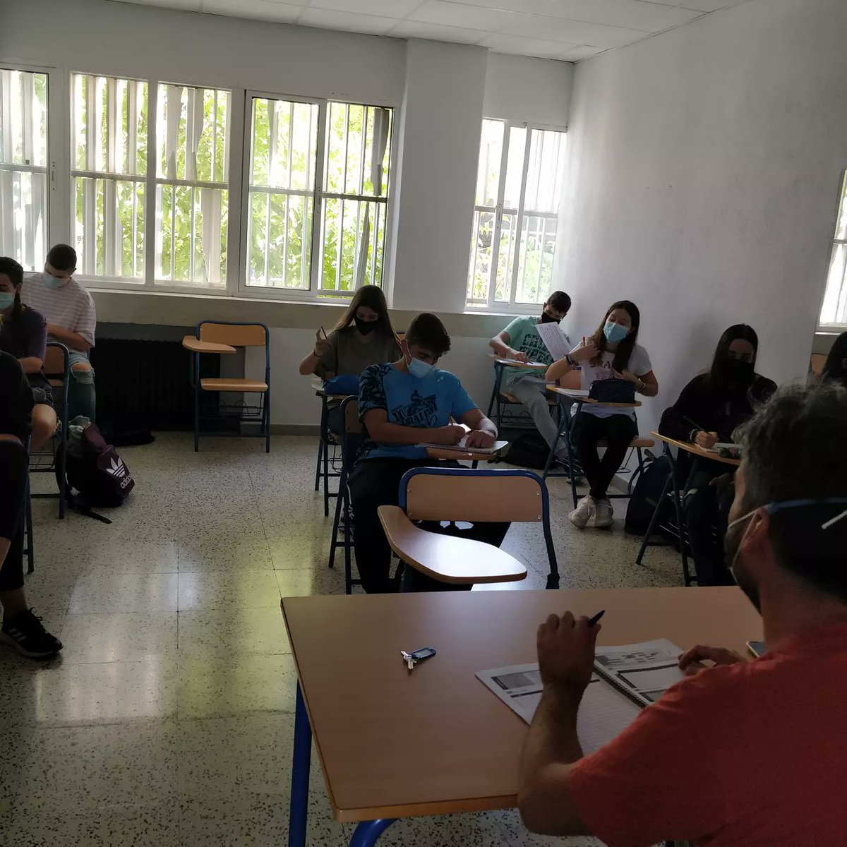 ConserBaza's tweet photo. !Ya estamos todos! Tras la incorporación de nuestro nuevo compañero de saxofón, la plantilla del conservatorio por fin está completa y deseando darlo todo este curso. ¡A tocar! https://t.co/j4YHrmA1Vs