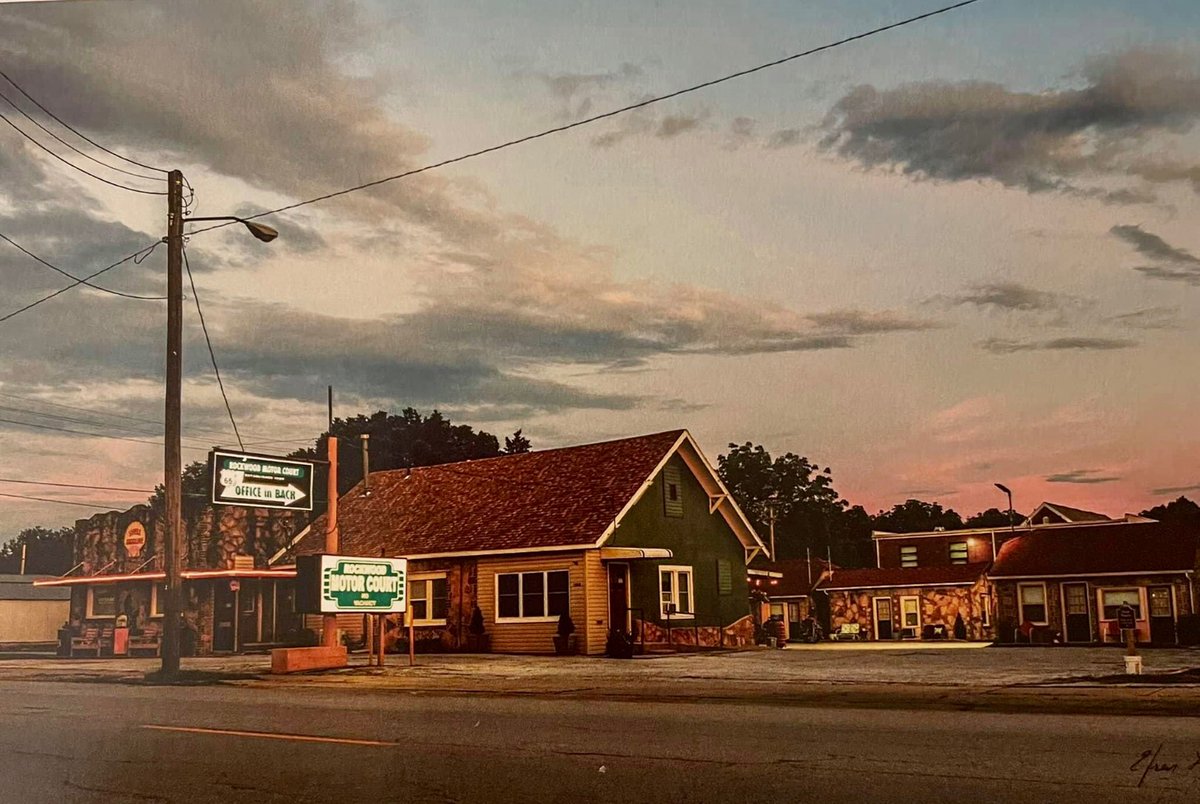 CourtMotor's tweet image. Efran Lopez took a very cool photo of the Rockwood. We love it. Hope you do too!#RockwoodMotorCourt, #LifeOn66