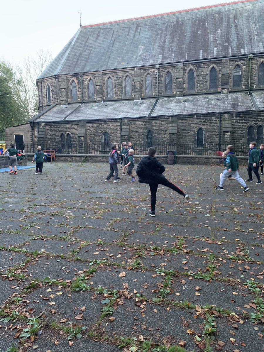 ASJScouts's tweet photo. This week we welcomed five new Cubs into the pack, had an exciting game of dodgeball and baked bread twists on the fire 😋 #ChorleyScouts #WestLancsScouts #Skillsforlife #Scouts https://t.co/oN6x4qkdWj