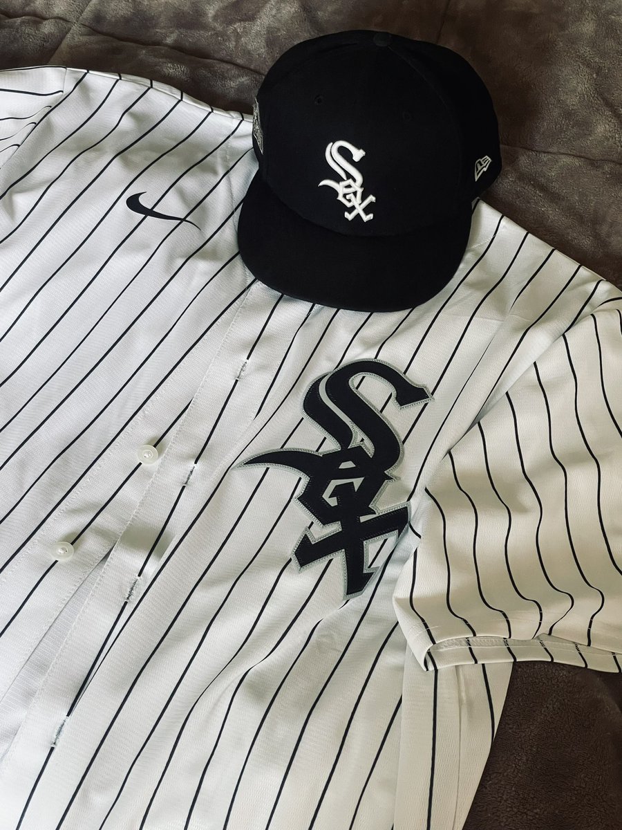 <a href="/billwatts_11/">Bill Watts</a>  <a href="/self_kristen/">Kristen Self</a>  I smell a little baseball bragging rights between 2 hubs on deck!! What do you say IAH? <a href="/HermesPinedaUA/">Hermes Pineda</a>