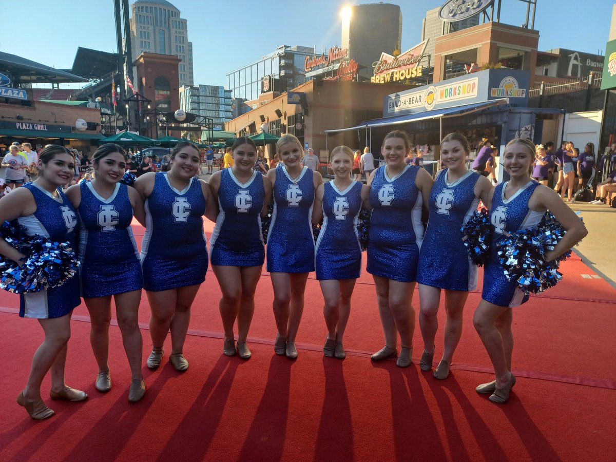 icdanceandcheer's tweet photo. More pictures from the St. Louis Cardinals game. https://t.co/0VCrcq3Fwe