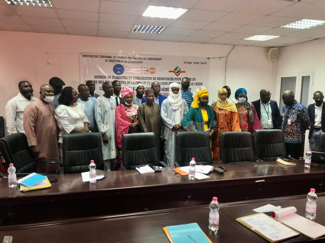 unfpa_mali's tweet photo. Session de plaidoyer et mobilisation des ressources pour la mise en oeuvre des engagements de la #CIPD25 et leurs liens avec les #ODD et le #CREDD présidée par le SEGAL du Ministère en charge de la #Population, qui a reçu de @Unfpamali le document de plaidoyer. https://t.co/lkVedVOqeo