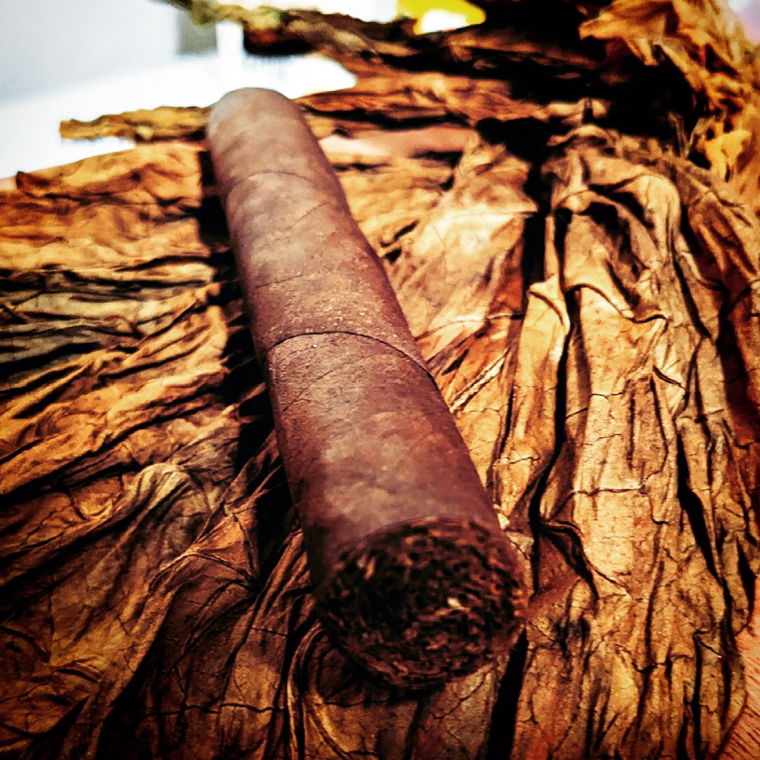 Always a great day when you start off with a nice hand rolled cigar. Happy Wednesday everyone. Hope you go out and crush it today! #startthedayright #workinghard
-
-
-
#cigars #cigar #cigarlover #handrolledcigars #smallbusiness #TrendingNow