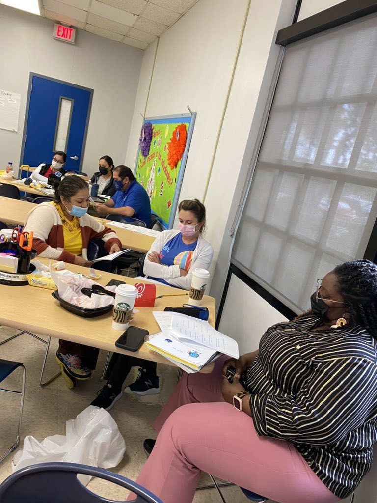 B_Campos4's tweet photo. Lots of learning happening at @BurnetES🤓 Balanced Literacy for the win!📖@HoustonISD @ESO3_HISD @HISDMultiPrgms @GreggElementary @PattersonESHISD @BriscoeElemHISD @Erwin_Garcia_ @FaglerPaty https://t.co/ArMdlsX7I9