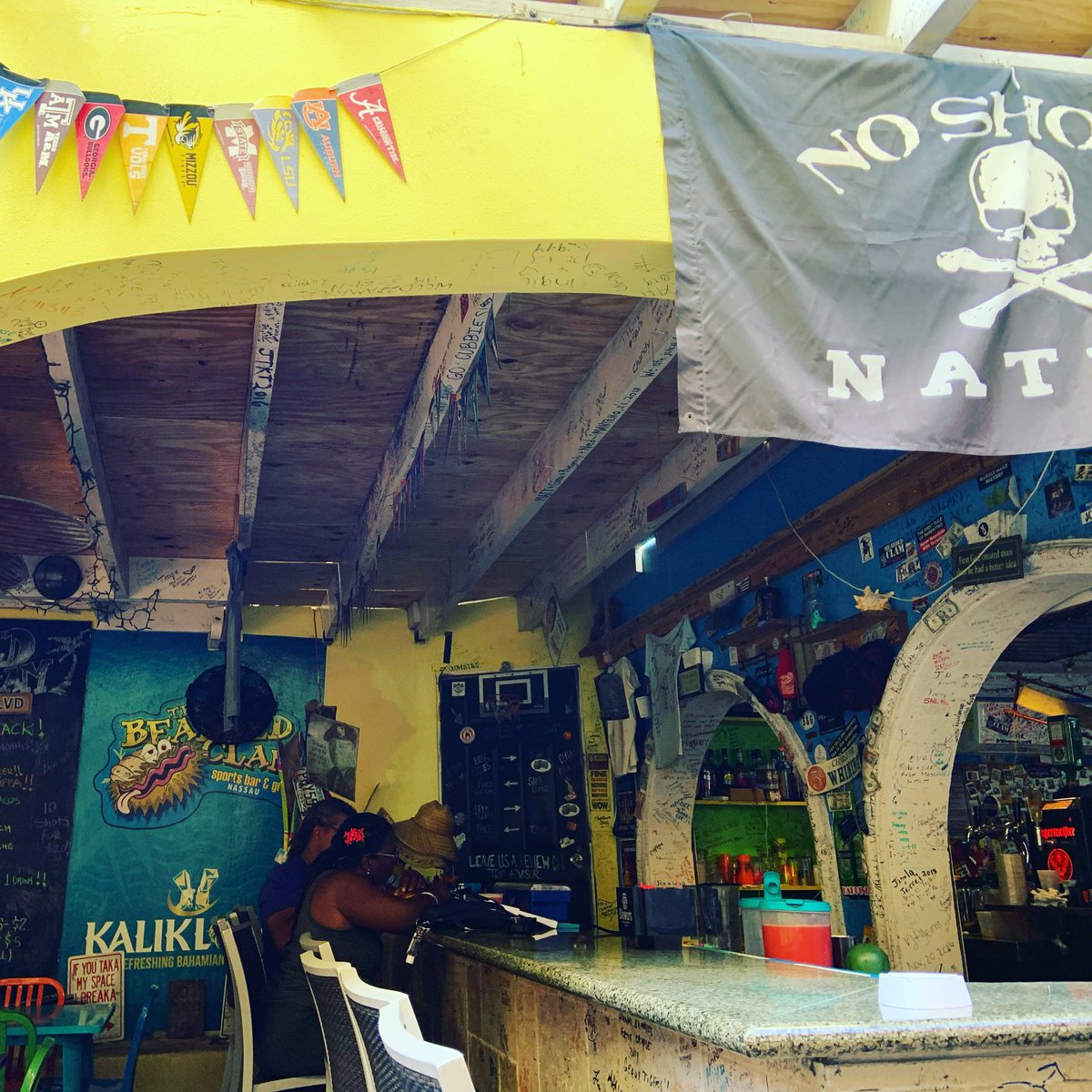 sebastian_daily's tweet photo. When in Nassau, Bahamas, you gotta visit the Bearded Clam. #beardedclam #kalik #beardedclamnassau #bahamas #nassaubahamas https://t.co/oINiPzjPEk