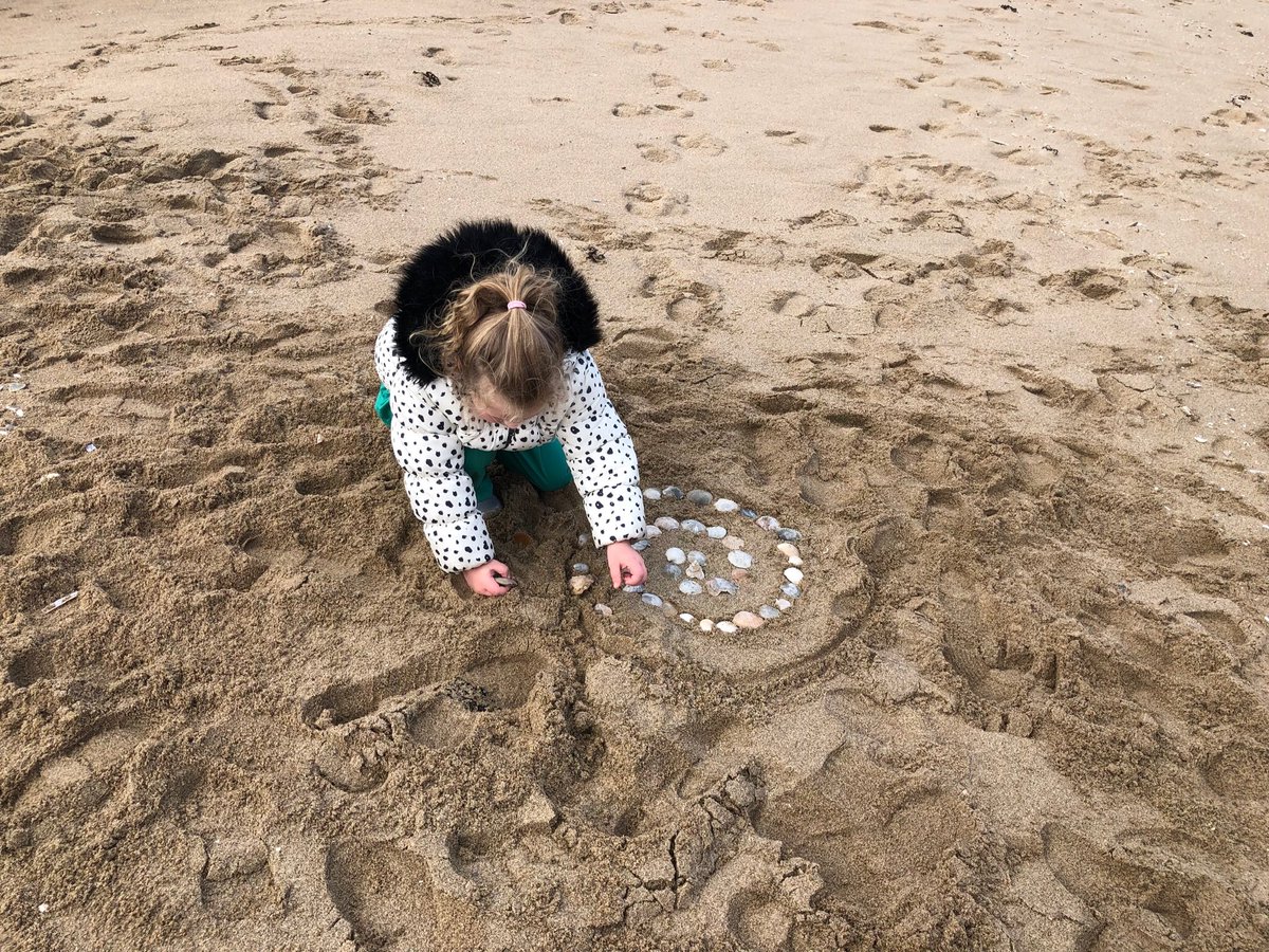 ysgolswnydon's tweet photo. Beach school today with year 1 & 2. We had fun building sandcastles, making patterns with shells and seaweed and had some hot chocolate to warm up. #beachschool #funoutside #portheirias #sandangels #beachart #sandcastles https://t.co/QIkLcXe8q6