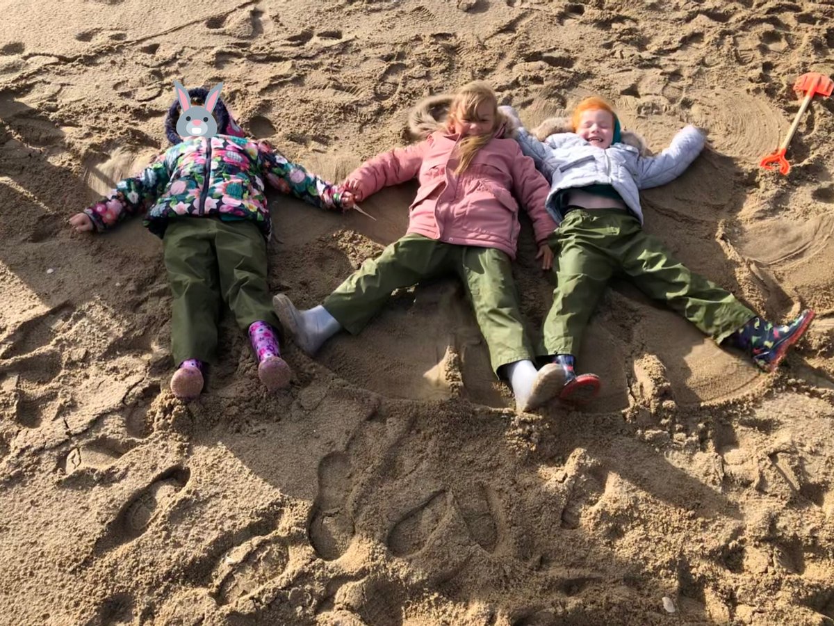 ysgolswnydon's tweet photo. Beach school today with year 1 & 2. We had fun building sandcastles, making patterns with shells and seaweed and had some hot chocolate to warm up. #beachschool #funoutside #portheirias #sandangels #beachart #sandcastles https://t.co/QIkLcXe8q6