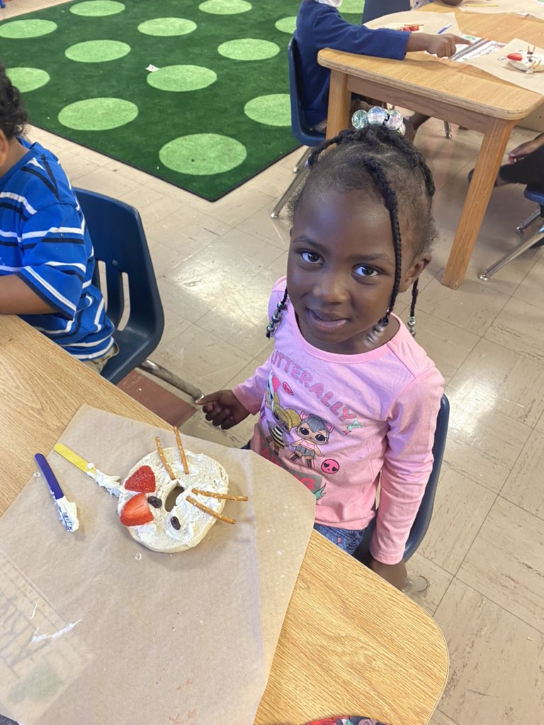hszellner1's tweet photo. What better way to learn about pets than making cat snacks 🐱 #iamwfisd #esc9headstart https://t.co/36MS4n0lSo