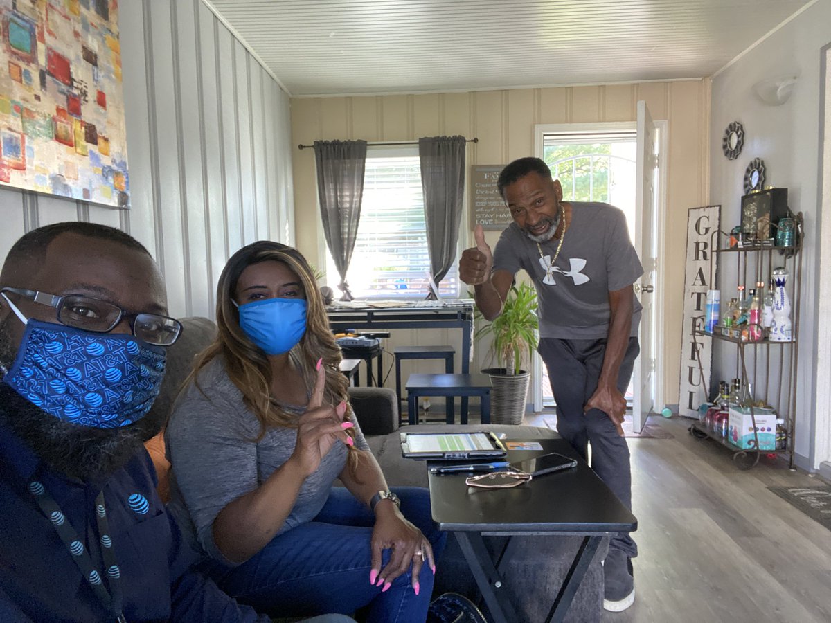 Brenda Ward and I out #AtYOurService finishing our month strong with Happy Customers! <a href="/ohxperts/">the OHXperts!</a> @IHXNortheast