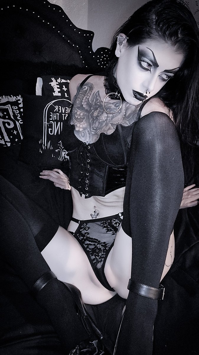 spider_gwen_'s tweet photo. Living Dead Girl
More uncensored pics on the ONLYFANS! 40% off right now 

#goth #gothgirls #gothicgirl #gothic #vampires #spooky #onlyfans #content #contentcreation #ofmodel #uncensored #ofpromo https://t.co/yLIRCK3QkI