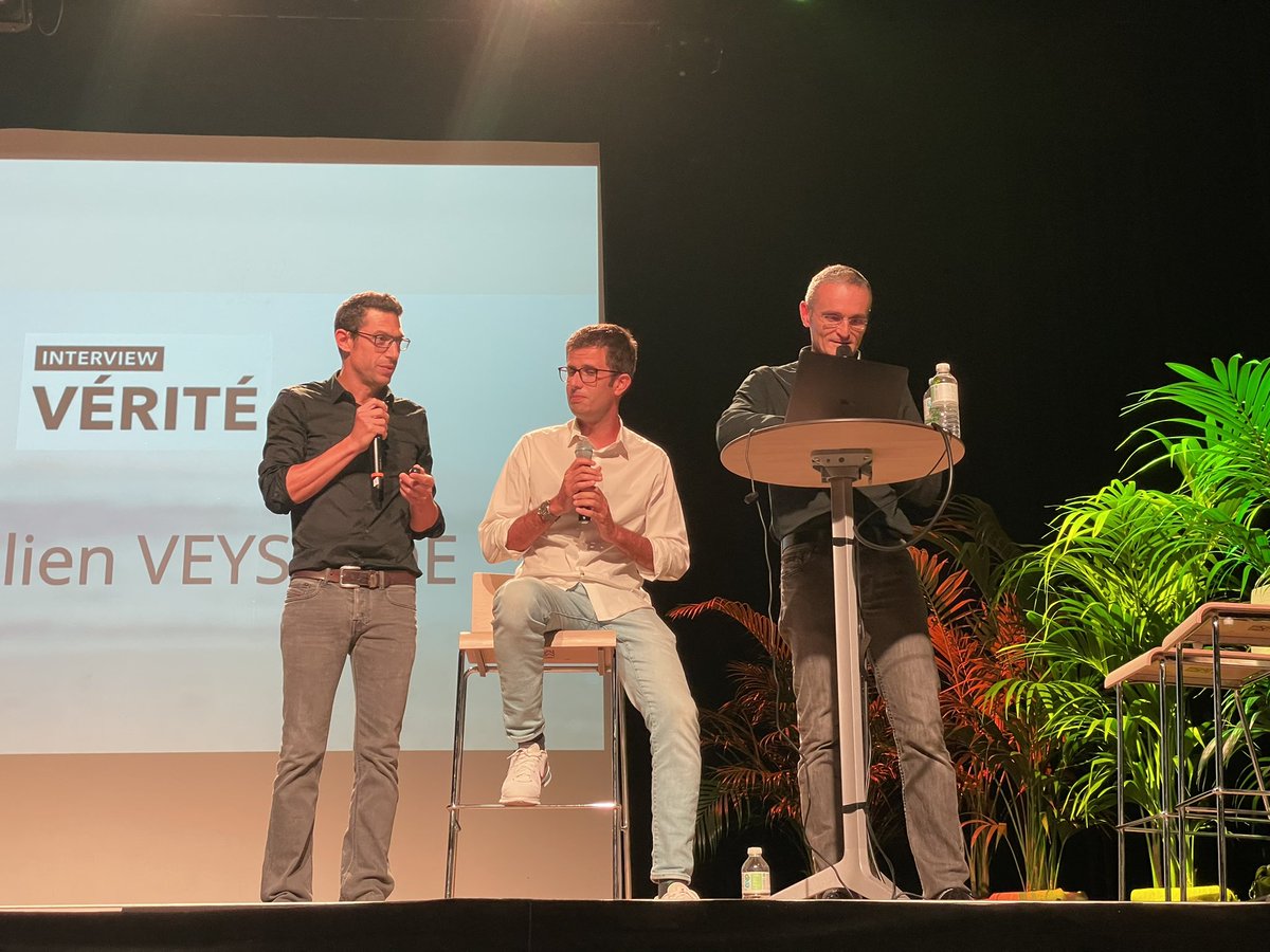 @JulienVeyssade au grill de l’interview vérité à #CMontheBeach  
Le stratège sans stratégie…