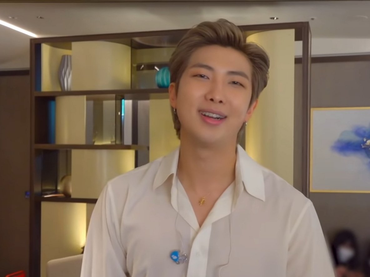 armyst_ly's tweet photo. This Namjoon is just art....๐ค
#joonie #Namjooning
#BTSRM #beauty #BTS #rmleader https://t.co/LtYpuwT5ZL
