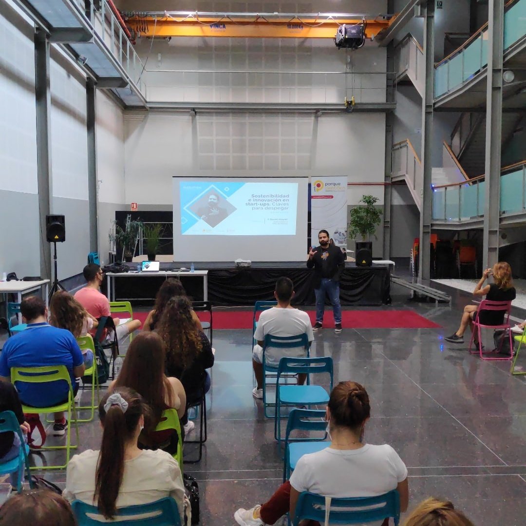 PcientificoUMH's tweet photo. #MaratónUMH | Arranca la jornada 'premaratón' con @Dalayon, CEO de @Innuba_es, en el edificio Innova de la @UniversidadMH.

💬 Ya están abiertas las inscripciones del programa: https://t.co/ylqqazlFWZ

🗣️ Presenta la sesión @bsgaliana, técnica del área de Emprendimiento #PCUMH. https://t.co/mVNPy72Mby