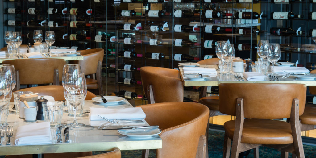 Furnotel's tweet photo. Our master craftsmen can create #bespoke #winewalls, wine racks, #restaurant screens and room dividers, designed and created to save space and add a design element to your food and beverage offering. https://t.co/52JZYuYJna
#madeinbritain #joinery  #productdesign #manufacturing https://t.co/lBIpgKsGuo