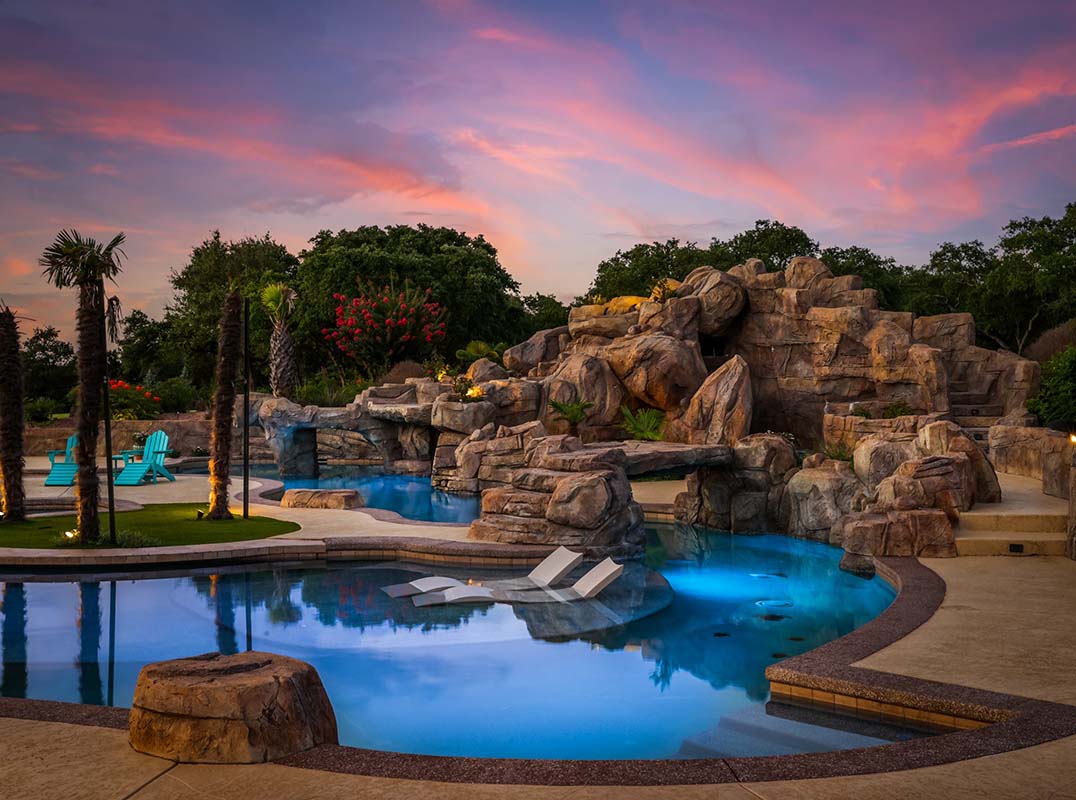 LHM_ATX's tweet photo. Hidden on a hilltop overlooking the Hill Country just 5 minutes from the charming hamlet of downtown Wimberley. Offered by Eric Copper, Associate Broker with Austin Portfolio Real Estate+KW Luxury Homes. Visit: https://t.co/mgtjLLylOL https://t.co/izlGq7Mknz