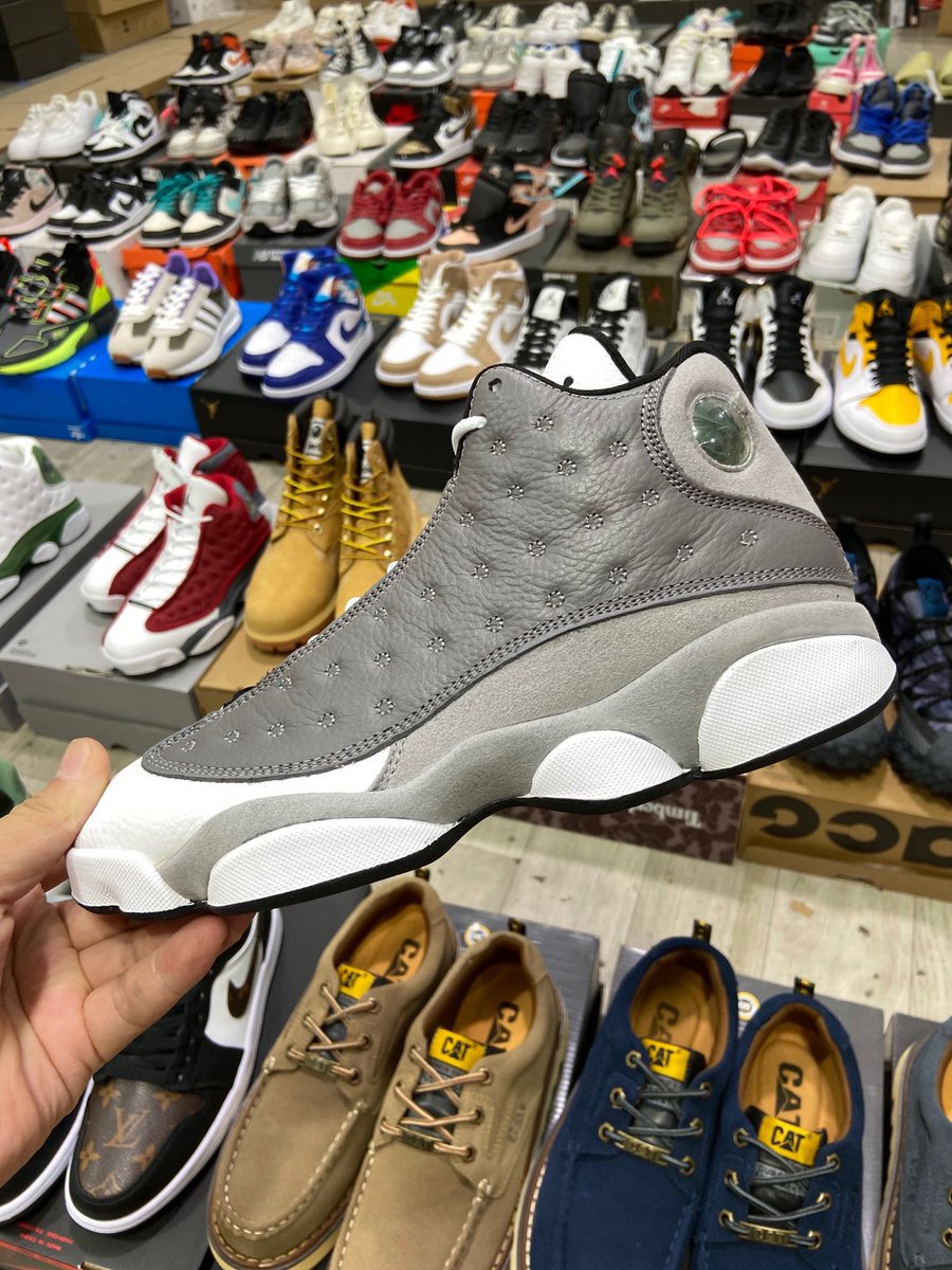 DIDI_STUDIO1's tweet photo. Air Jordan 乔13 Air Jordan 13 “Atmosphere Grey”
尺码：40 40.5 41 42 42.5 43 44 44.5 45 46 47 47.5
货号：414571-016 #23773854393027

＃Jordan
#jordan1 #Nike #NIKESB #Sneakers 
#shoes #Nikeairforce1 #airnike #streetfashion #shoes https://t.co/Lm2ccutZYG