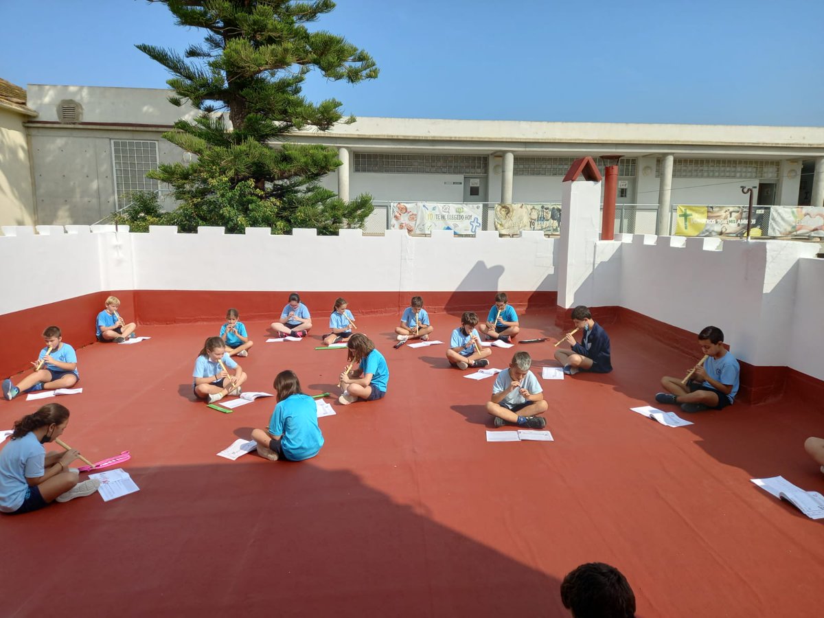 Estrenamos nueva aula al aire libre. #josocdelsantissim