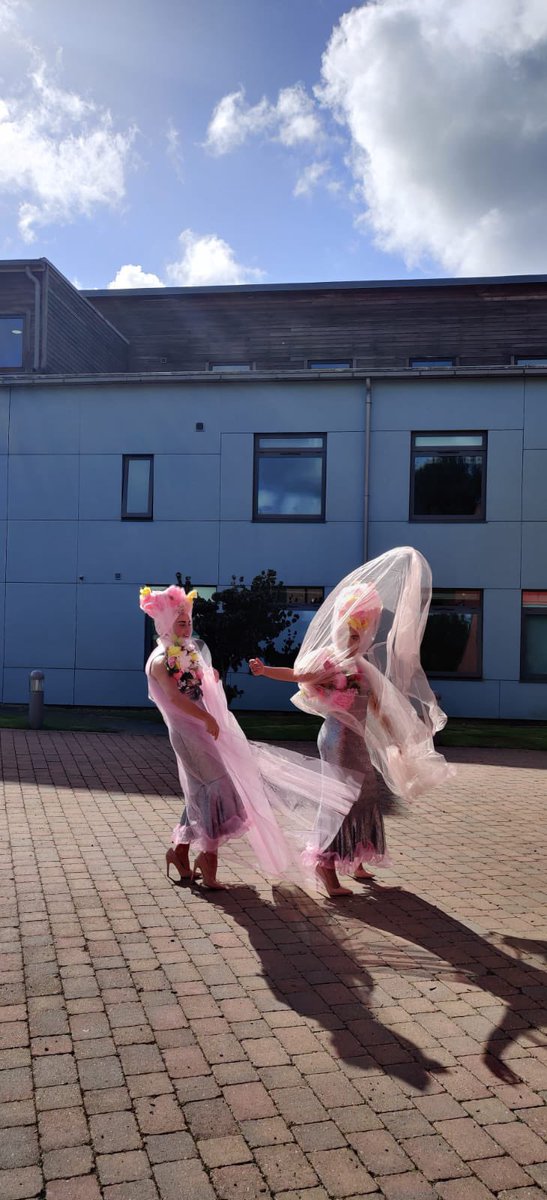 EdgeFWD3rdEdge's tweet photo. A lovely start for some of our company dancers working with @LevantesDance for the Canapé Art Walkabout at the welcome fair! #3rdedge #3rdedgedancecompany #edgehilluniversity #levantes https://t.co/Bse2UrEbMG