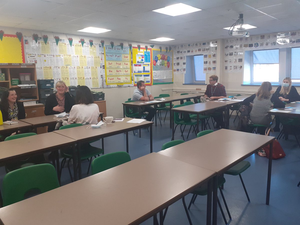 Diolch yn fawr to all the staff who attended the after school Welsh Sessions this afternoon. Cofiwch to drop in any Wednesday 3-4pm!🥰⭐🏴󠁧󠁢󠁷󠁬󠁳󠁿👏 #siaradcymraeg #learnwelsh #iaithbyw #livinglanguage @Main_MACS @MlleWood_MFL @MissChildsMACS1 @MrWilliamsMACS @macs_science @ColgraveMr