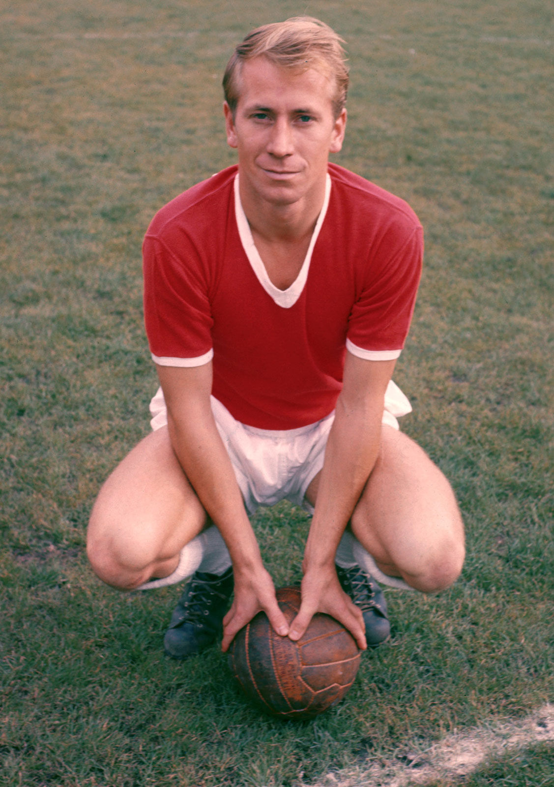 Happy 84th birthday to and Engladn legend Bobby Charlton 