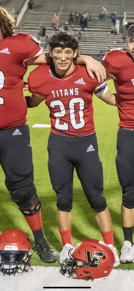 jayden_harmon1's tweet image. The man behind success ! Let’s go leos 😤😤 #bob21vehs #bob21 #vehs @VictoriaISD