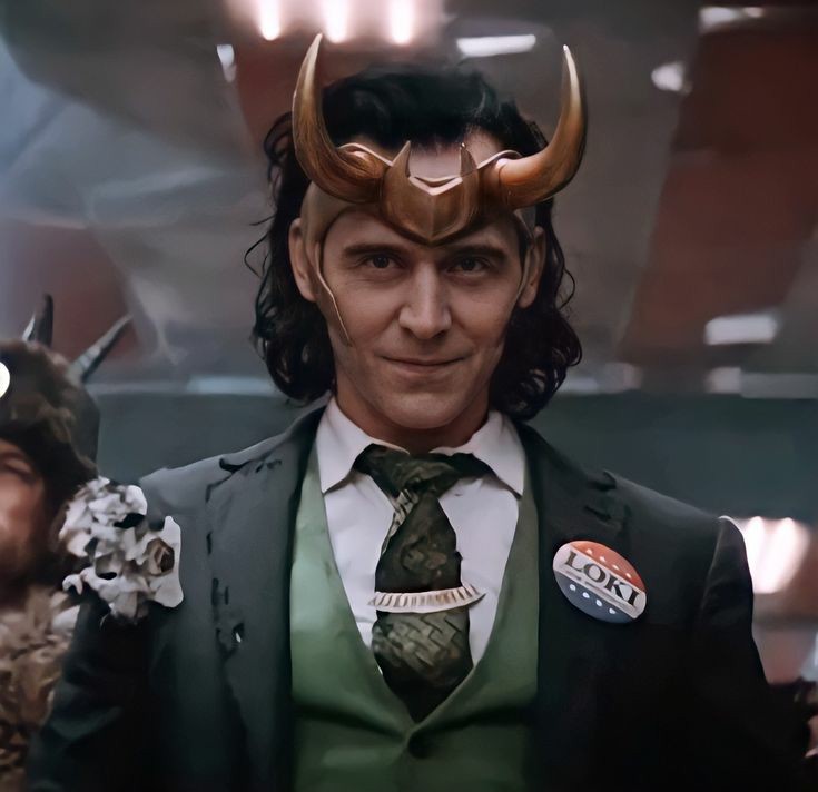 rosario_r_e's tweet photo. Para mi que steve con quien compitió por la presidencia fue contra Loki.

(aquí ganó steve, pero para mí el  universo q borro la tva, de presidente, Loki le ganó a steve)

#WhatIf #presidentloki #presidentsteve https://t.co/5DYkwjjBB9