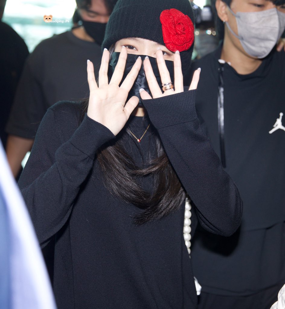SERENDIPITY_JN's tweet photo. 👐🏻
#BLACKPINK #JENNIE 
#블랙핑크 #제니 https://t.co/Pxz2IXvi2f
