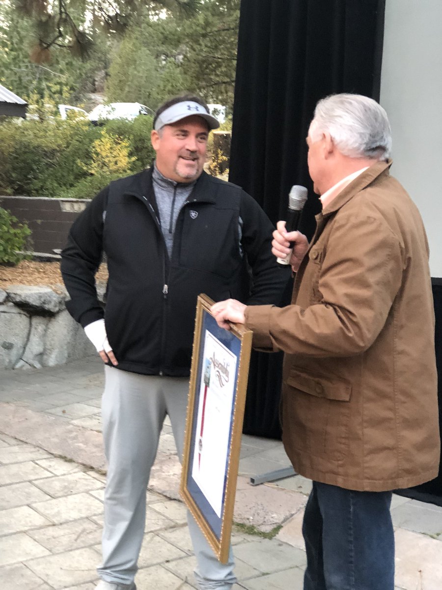 JimPatterson559's tweet image. Had the opportunity last night to recognize @Jeff_Aiello before the debut of his 2 hour documentary on the #CreekFire. Jeff has poured his heart into this and you can feel it. Congratulations, Jeff and keep up the good work! @ValleyPBS @China_Peak