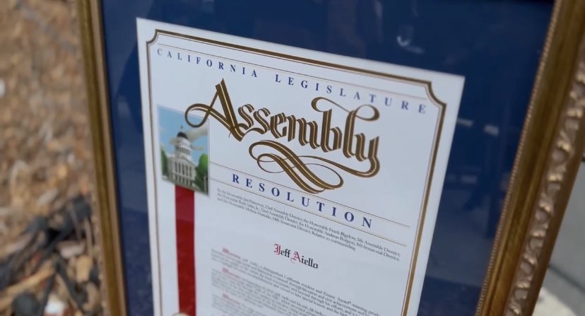 JimPatterson559's tweet image. Had the opportunity last night to recognize @Jeff_Aiello before the debut of his 2 hour documentary on the #CreekFire. Jeff has poured his heart into this and you can feel it. Congratulations, Jeff and keep up the good work! @ValleyPBS @China_Peak